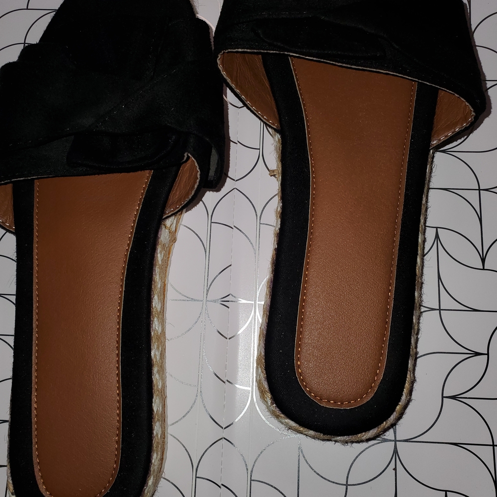 Black Women’s Slide Sandals with Knotted Upper